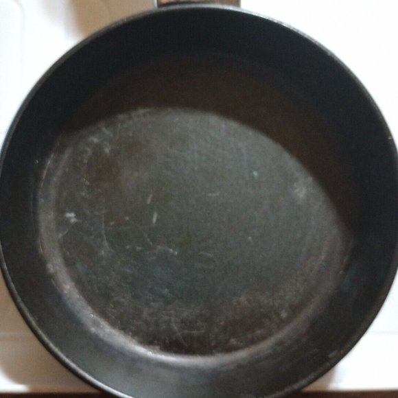 Joie Mini Nonstick Egg and Fry Pan, 4.5”, SCRATCHED - Picture 4 of 12